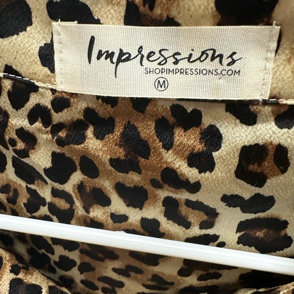 IMPRESSIONS LEGACY LUXE EMBROIDERED TOP. Size medium - Picture 2 of 3